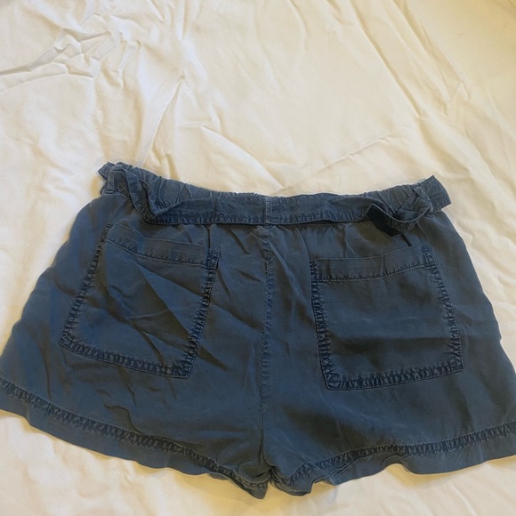 Cloth and stone shorts - Picture 3 of 3